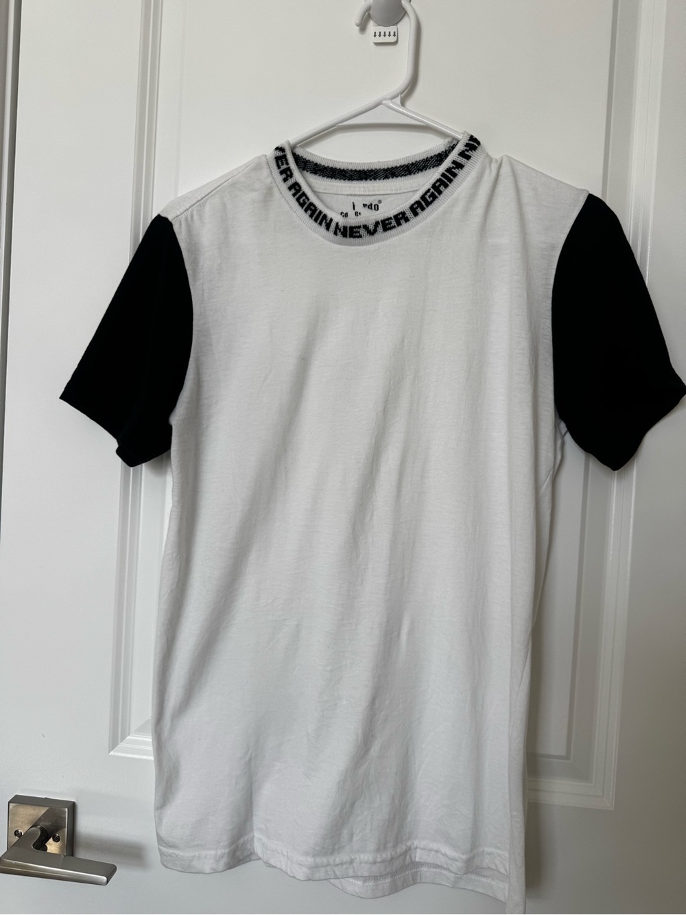 Cuidado con el perro Men's Short-Sleeve Contrast Crew T-Shirt - White/Black